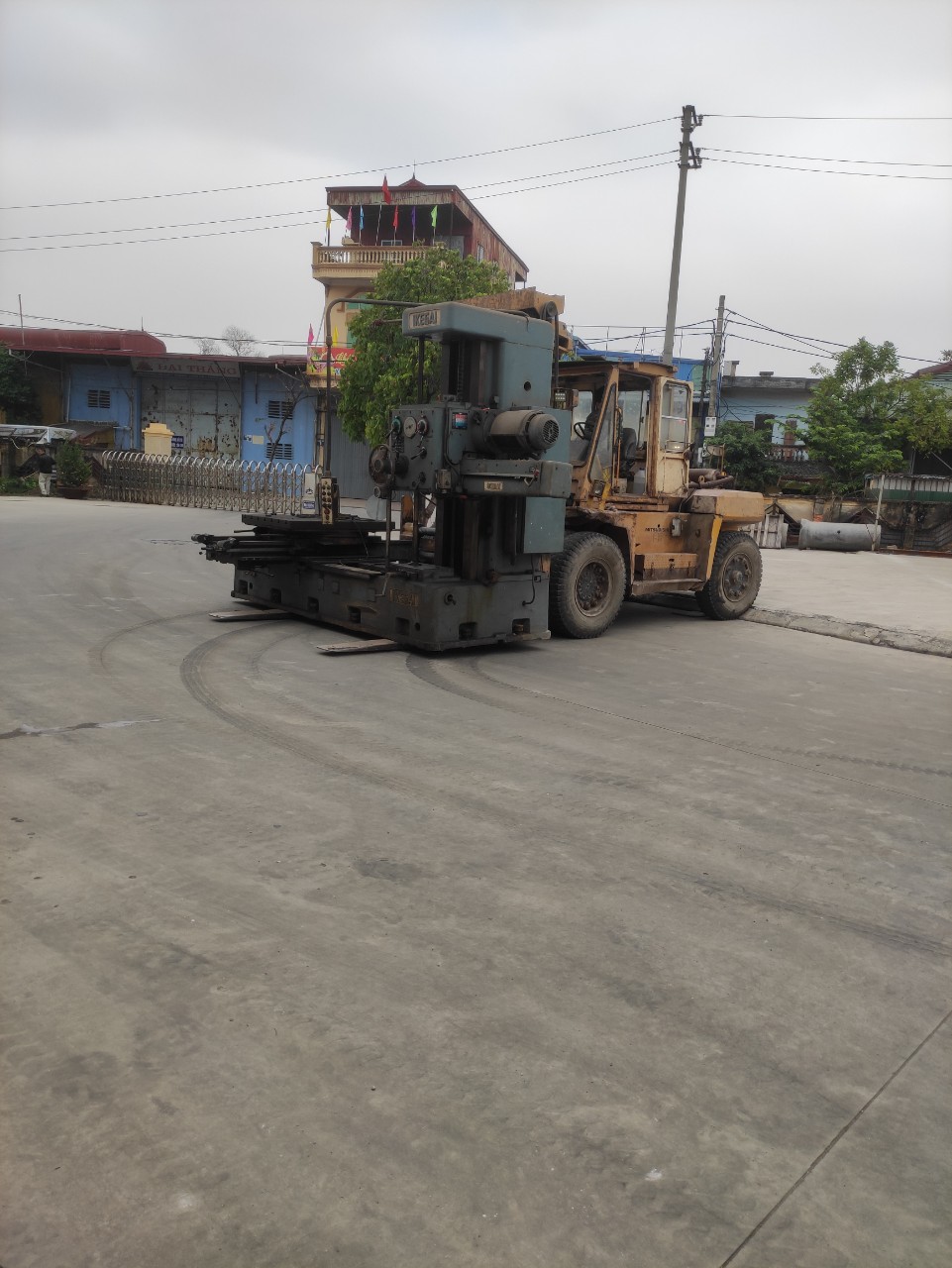 Nâng hạ lắp đặt máy tại công ty đóng tàu An Dương Hải Phòng